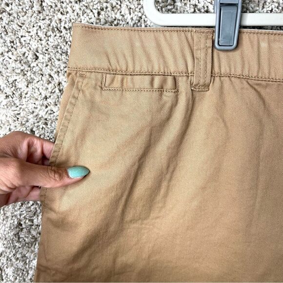 Lane Bryant Shorts Women’s 26 Tan Khaki Mid-Rise Chino NWT - Picture 2 of 8